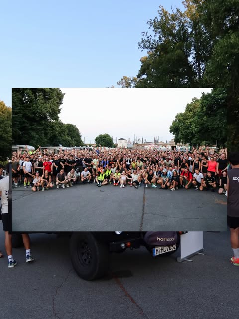 Riesiges Gruppenfoto der Social Sports Club Community