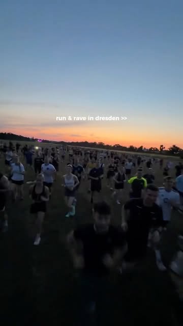 Run and Rave — Massenlauf in den Sonnenuntergang